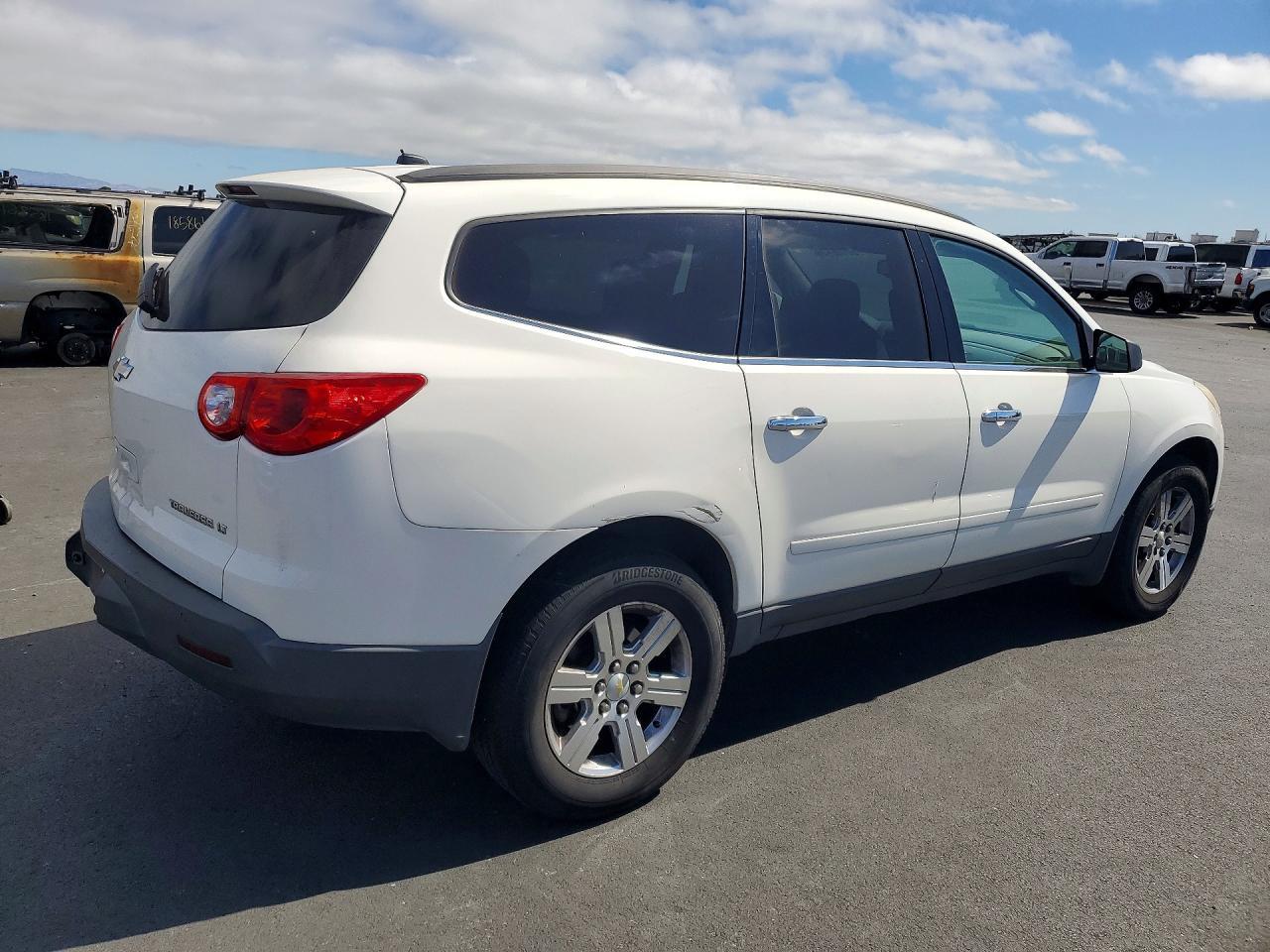 2012 Chevrolet Traverse Lt - Image 3