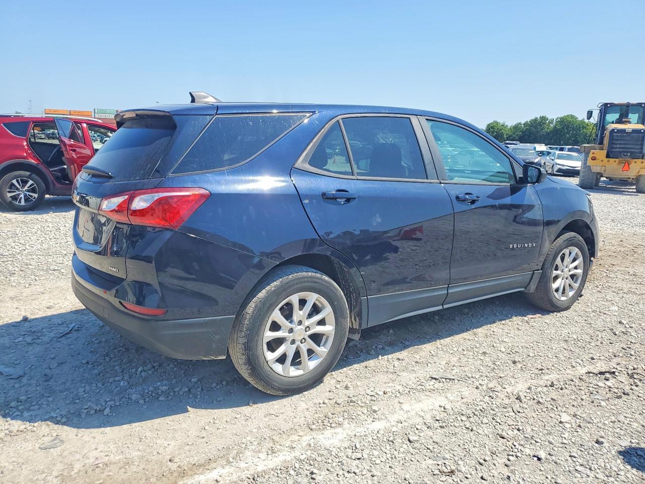 2021 Chevrolet Equinox Ls - Image 3