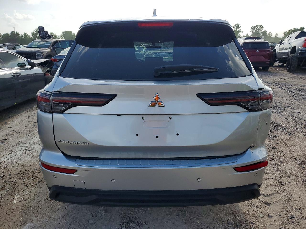 2025 Mitsubishi Outlander Es - Image 6