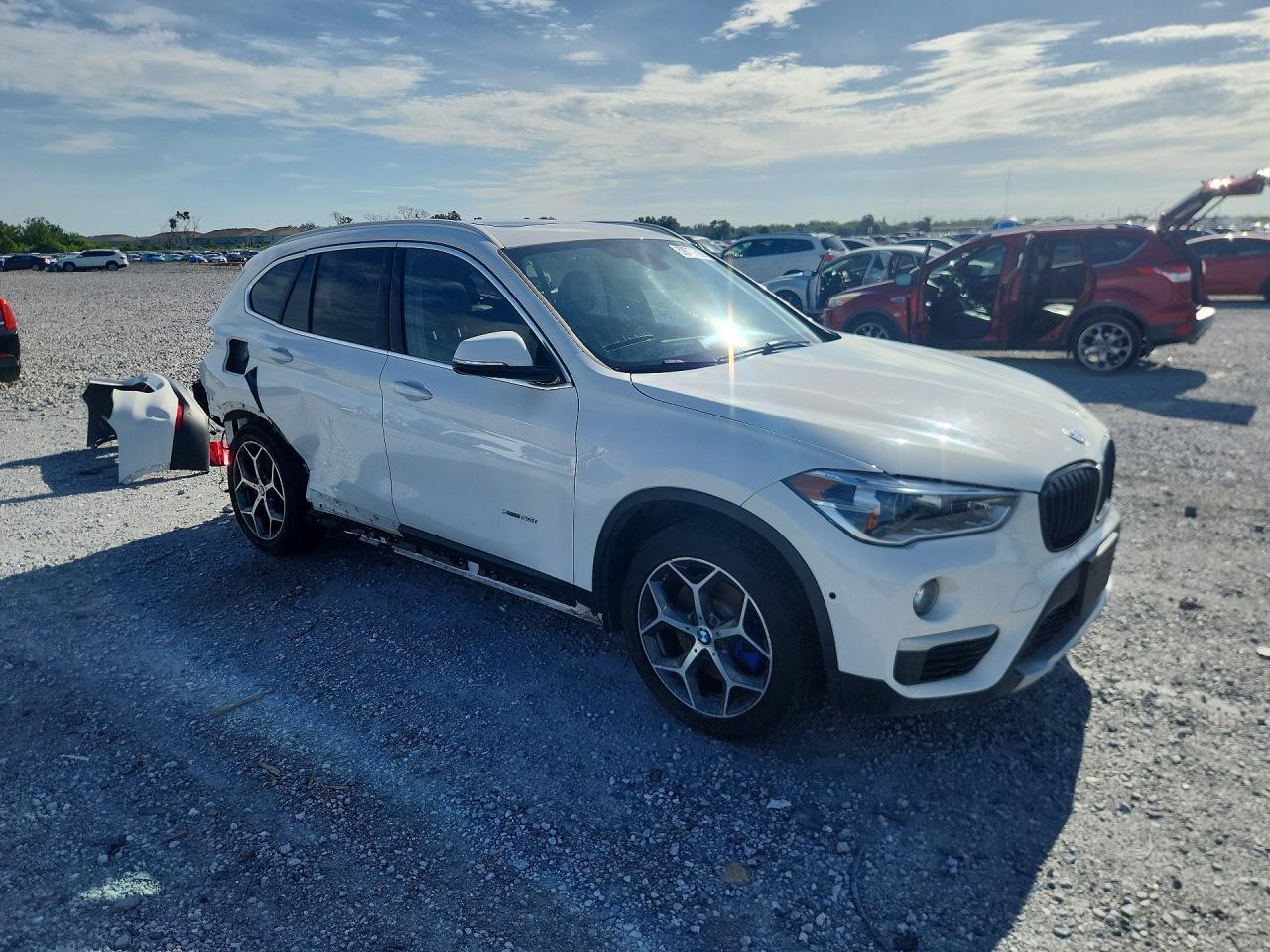 2017 BMW X1 xDrive28I - Фото 4