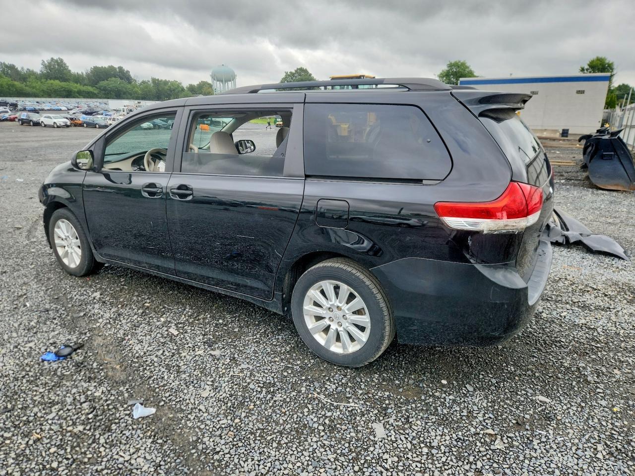 2012 Toyota Sienna Le - Фото 2