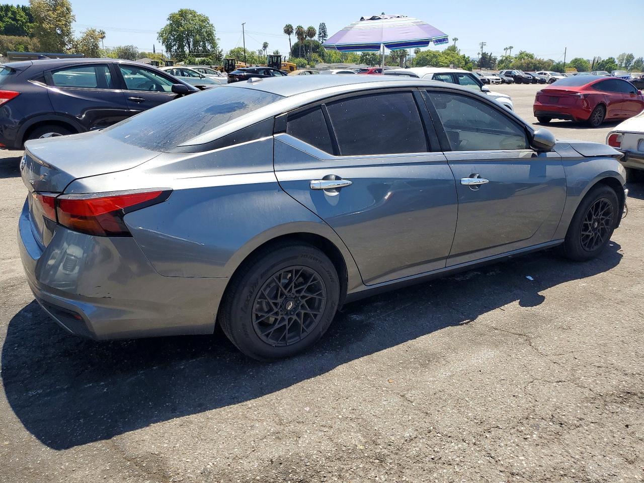 2020 Nissan Altima S - Фото 3