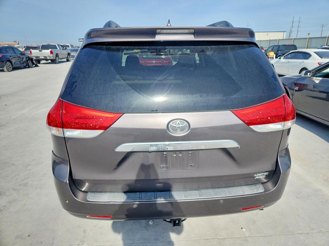 2011 Toyota Sienna Limited 7-Passenger - Фото 6