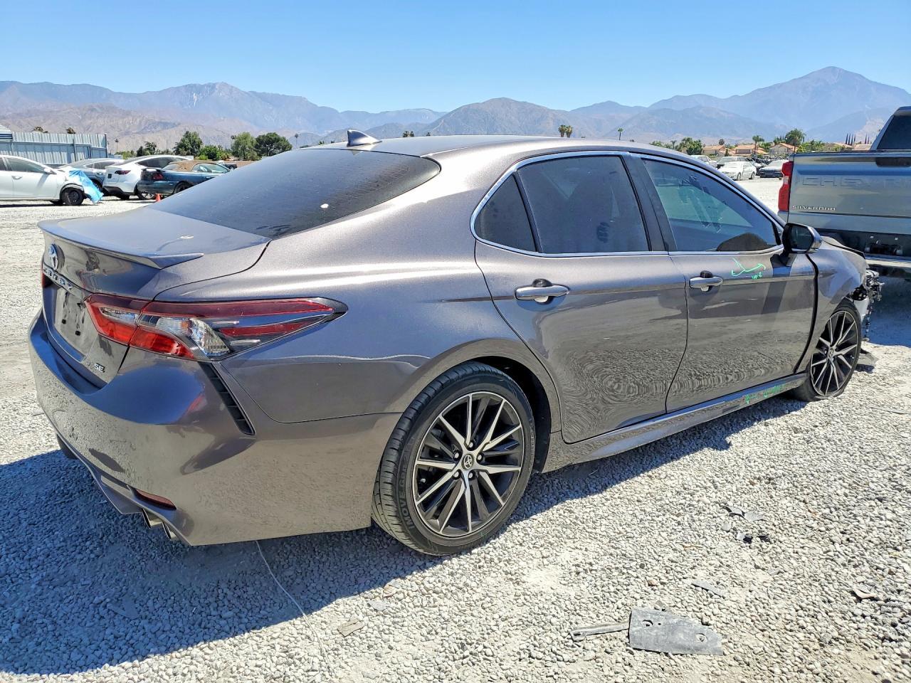 2024 Toyota Camry Se - Image 3