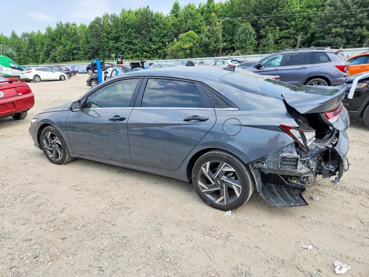 2025 Hyundai Elantra Limited - Фото 2