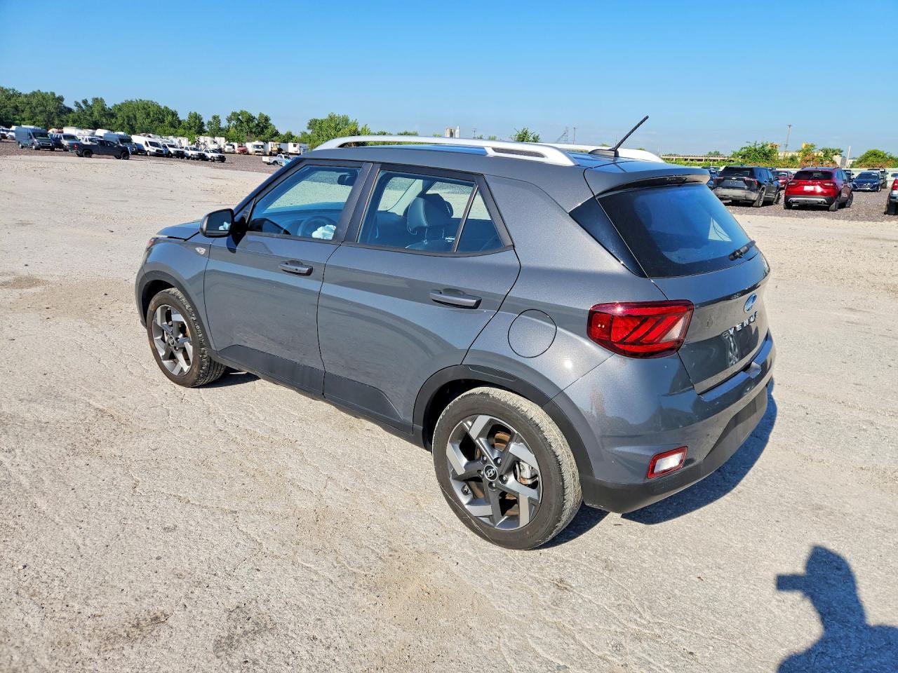 2024 Hyundai Venue Limited - Фото 2