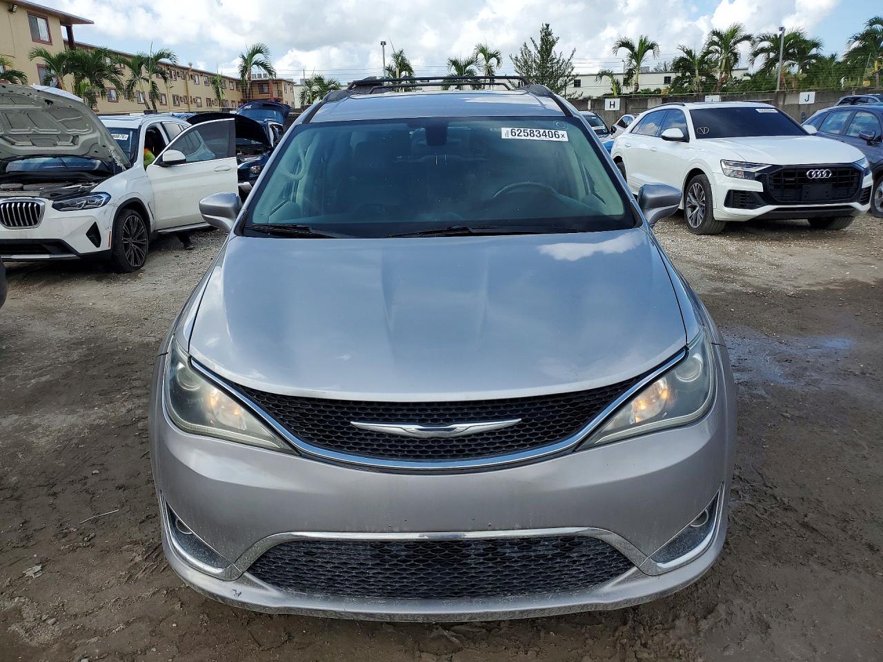 2017 Chrysler Pacifica Touring L - Image 5