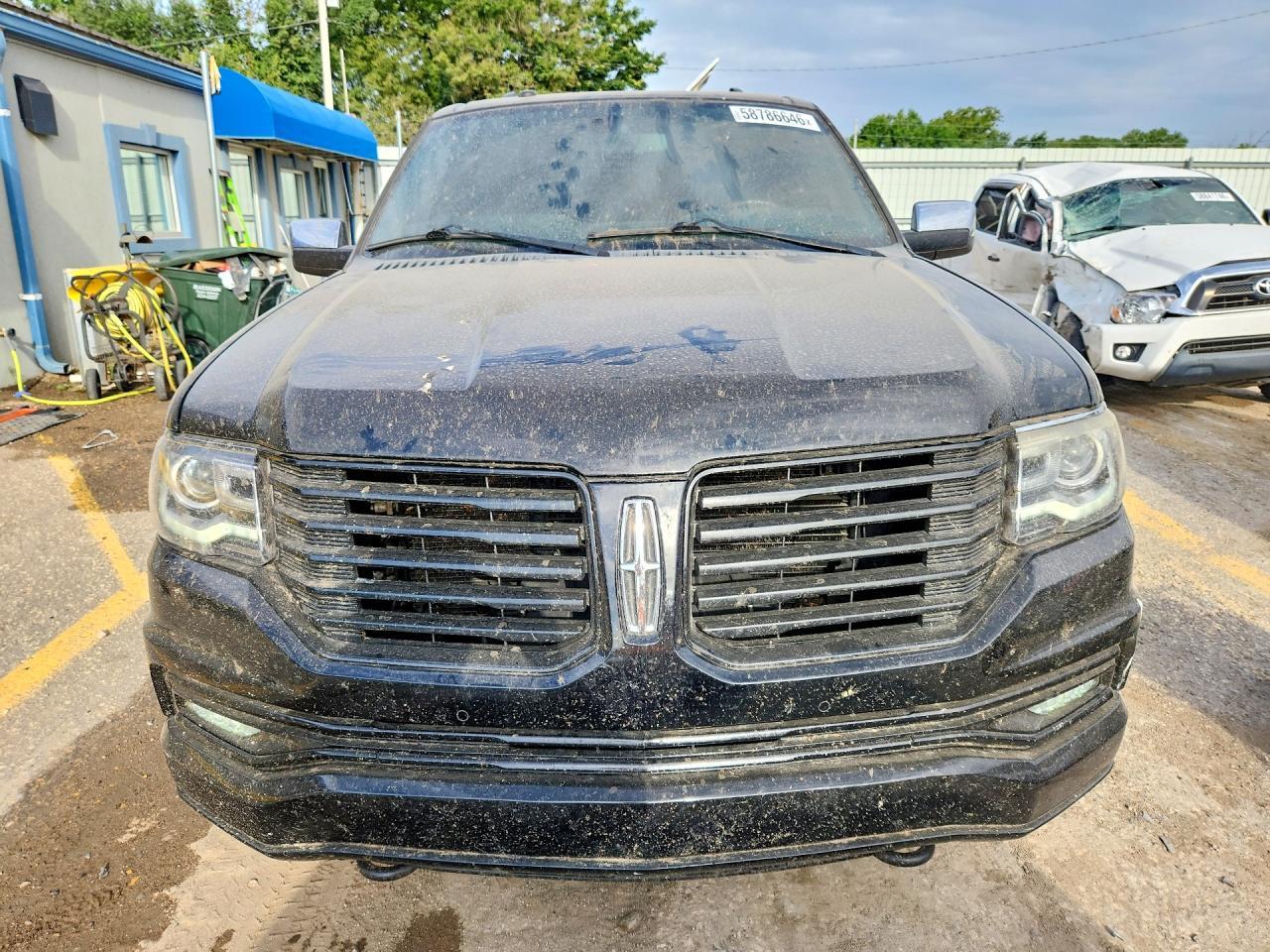 2017 Lincoln Navigator 4D Select - Фото 5