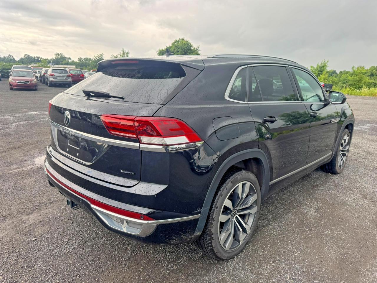2023 Volkswagen Atlas Cross Sport Sel Premium R-Line - Image 3
