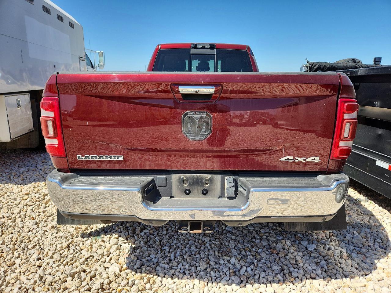 2022 Ram 3500 Laramie - Фото 6