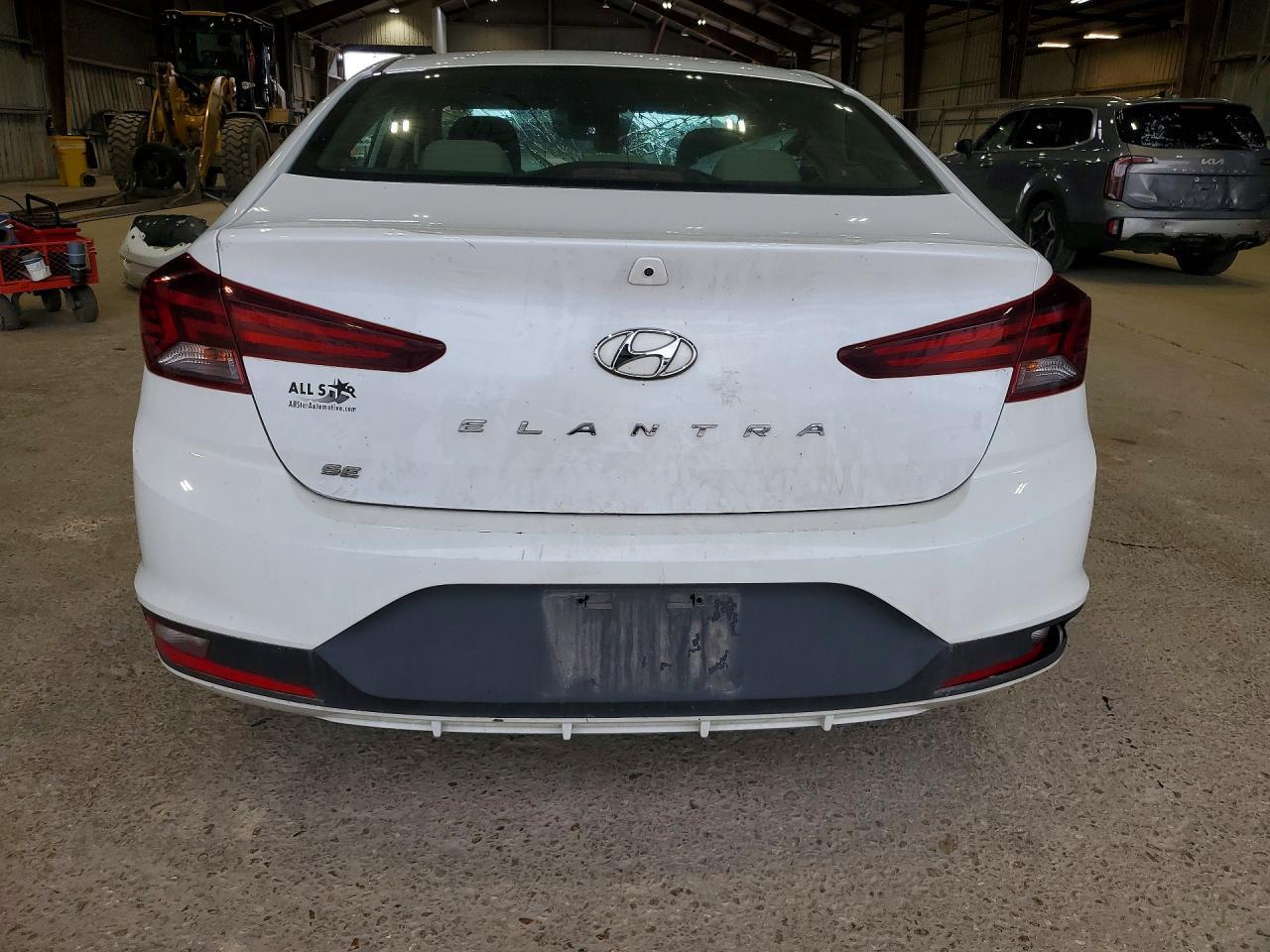 2020 Hyundai Elantra Se - Image 6