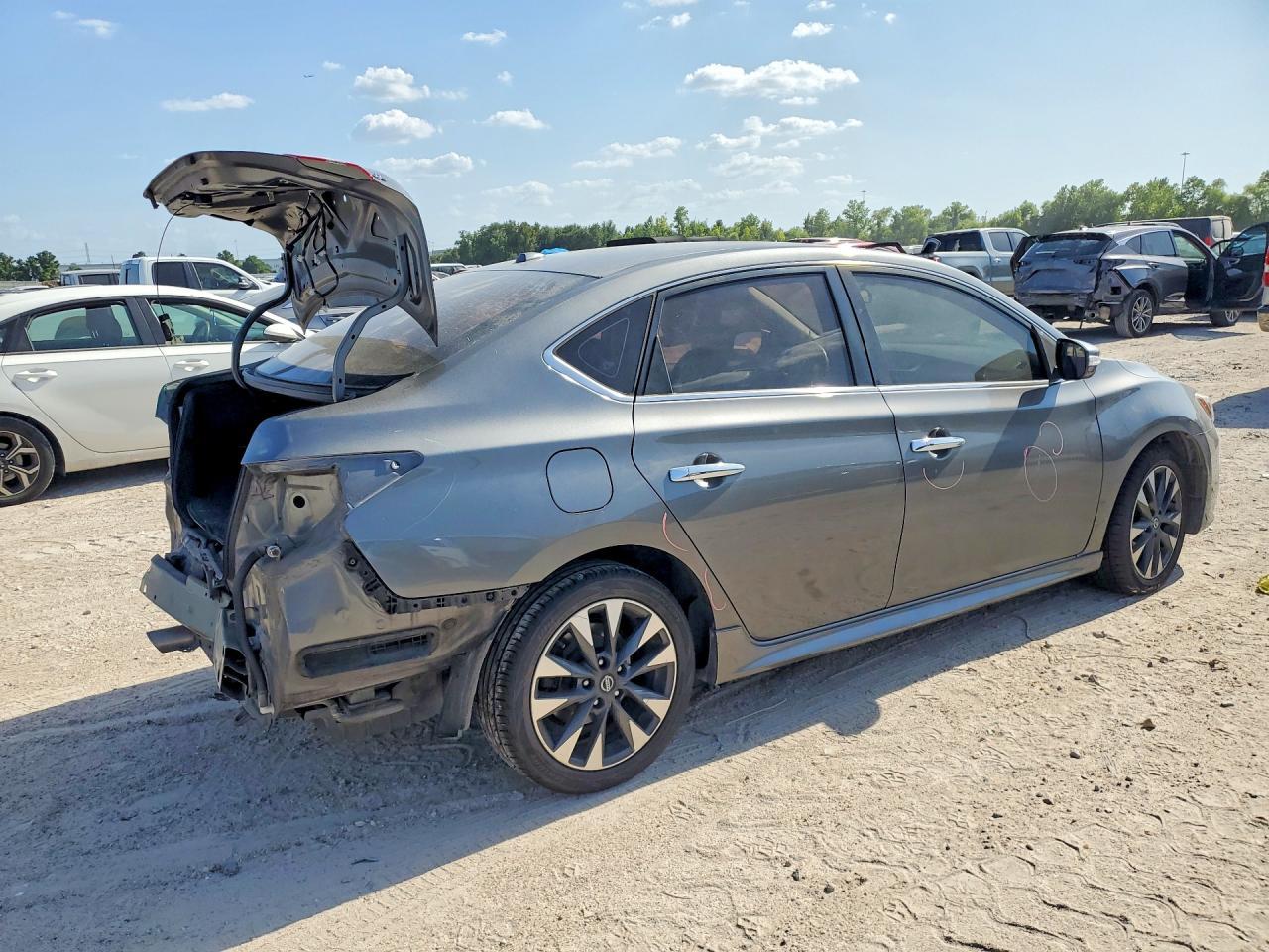 2019 Nissan Sentra Sr - Image 3