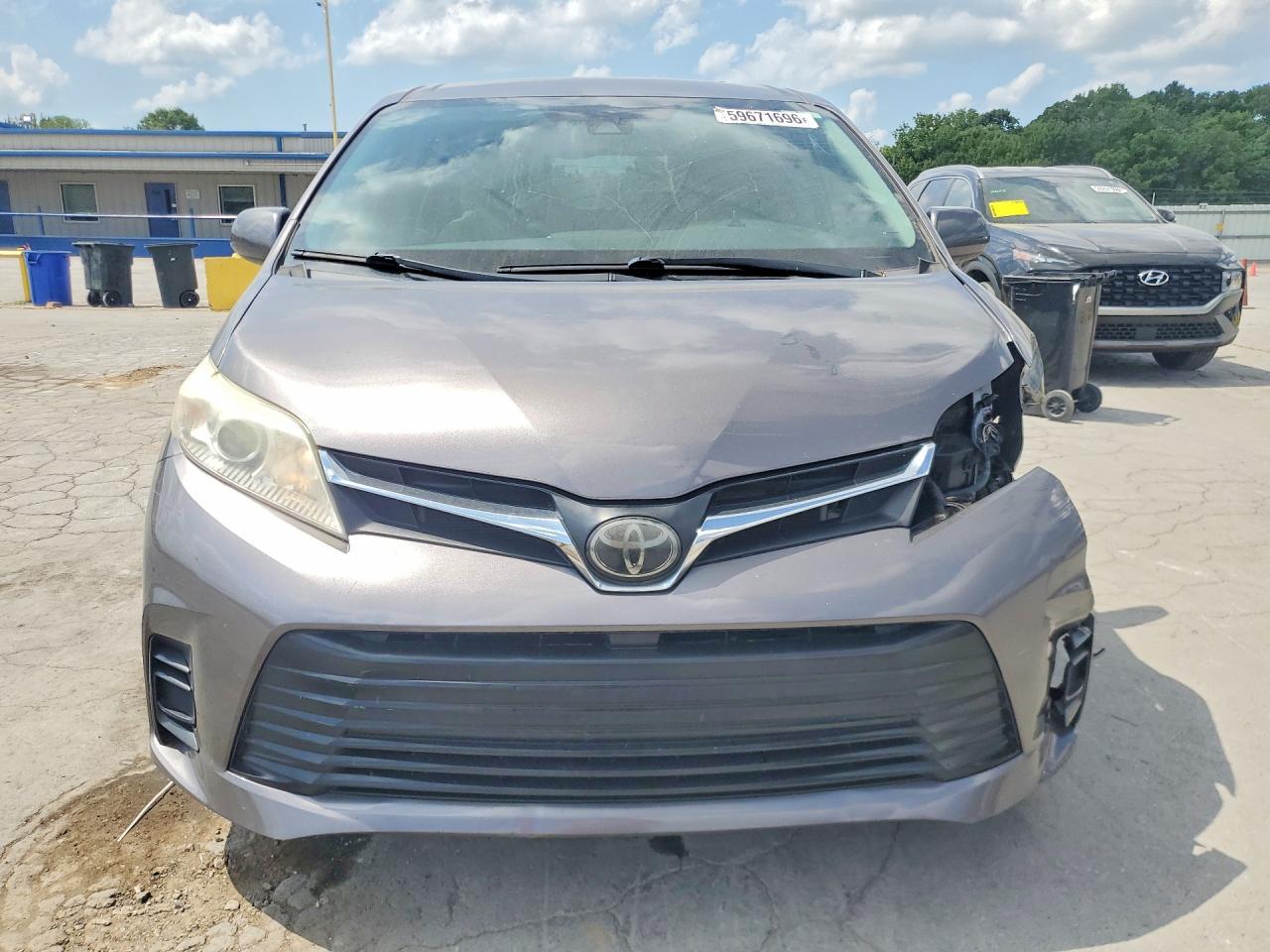 2020 Toyota Sienna Le - Фото 5