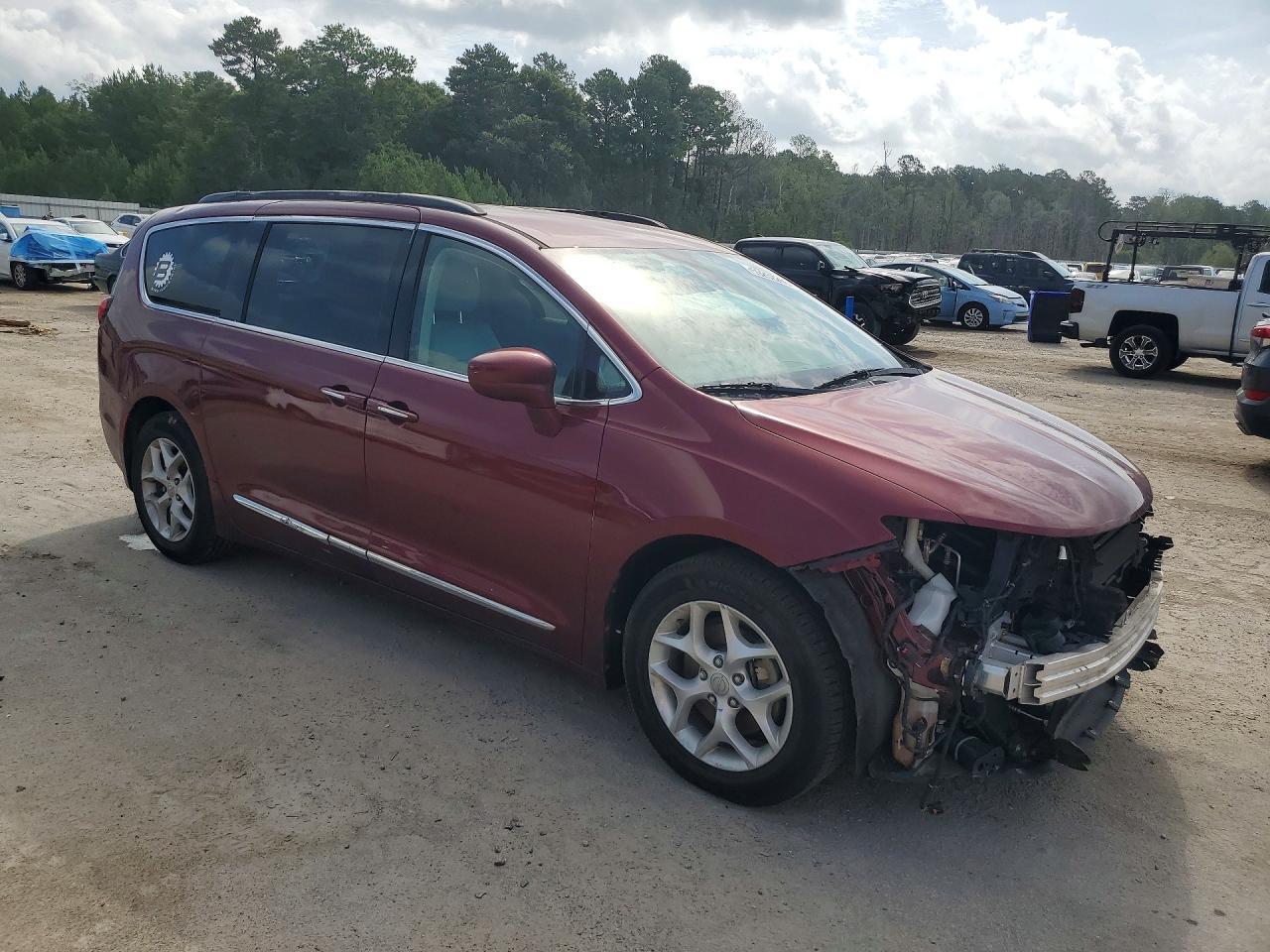 2017 Chrysler Pacifica Touring L - Image 4