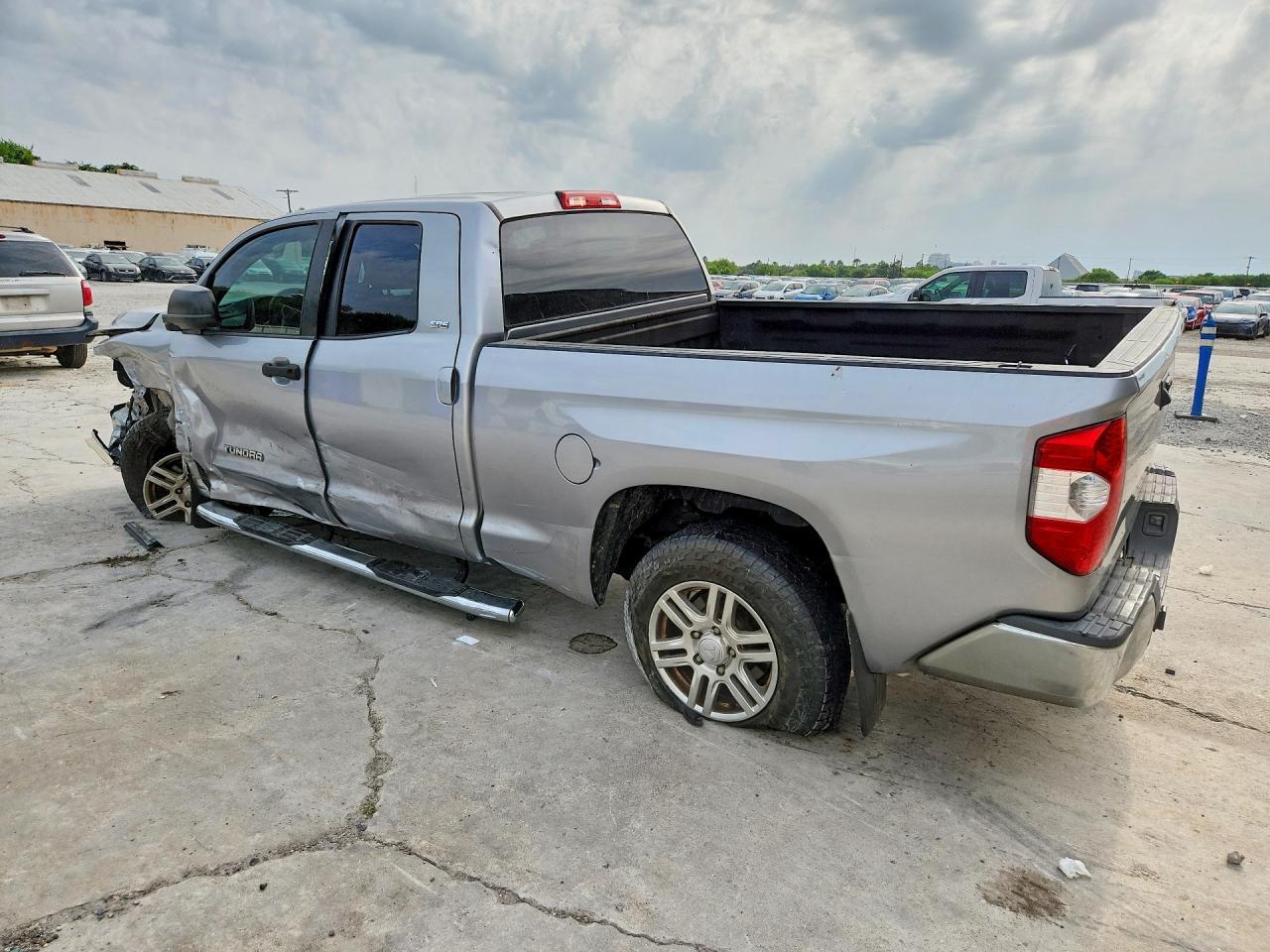 2017 Toyota Tundra Sr5 - Image 2