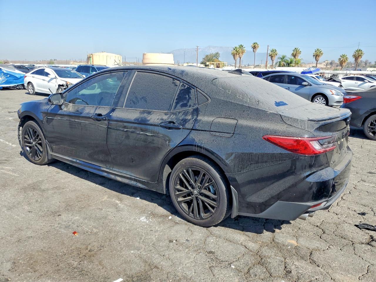 2025 Toyota Camry Se - Фото 2