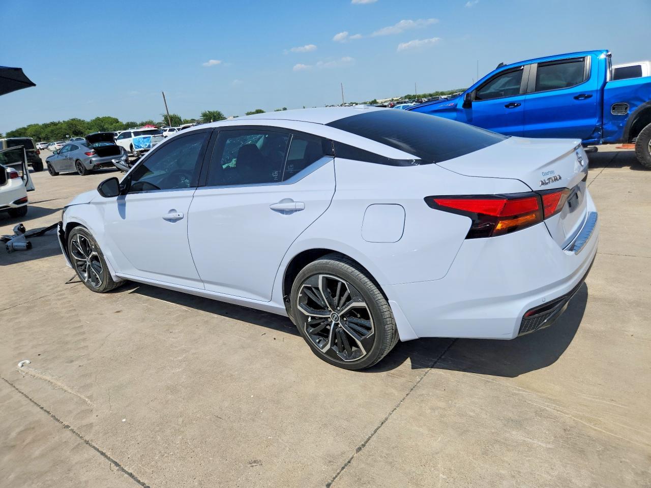 2023 Nissan Altima Sr - Фото 2