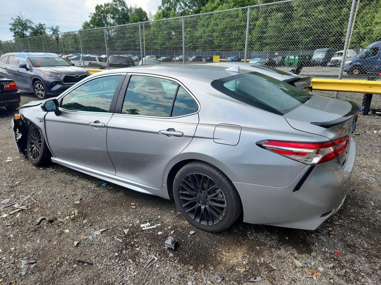 2020 Toyota Camry Se - Image 2