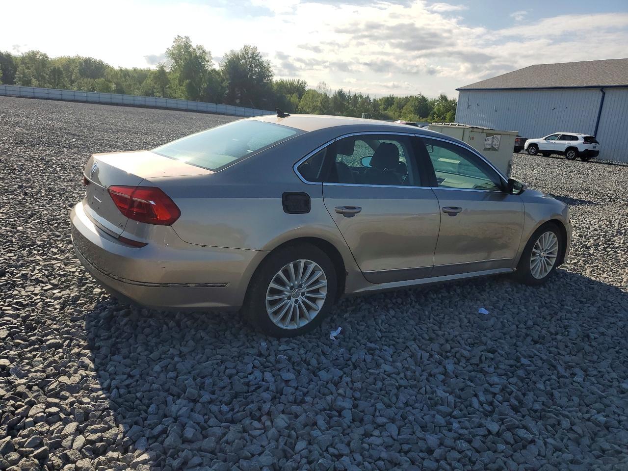 2016 Volkswagen Passat Se - Фото 3