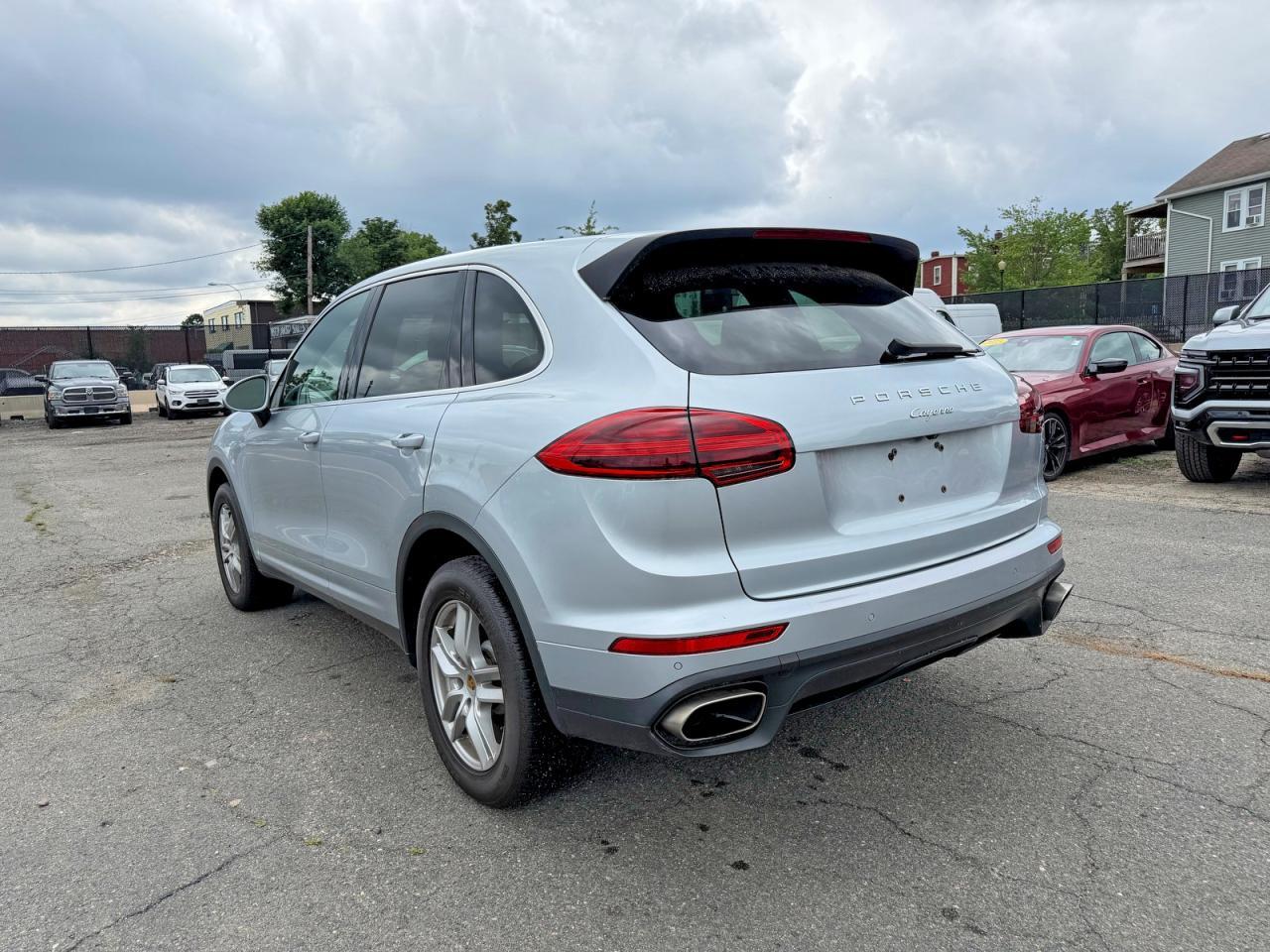 2016 Porsche Cayenne - Image 3