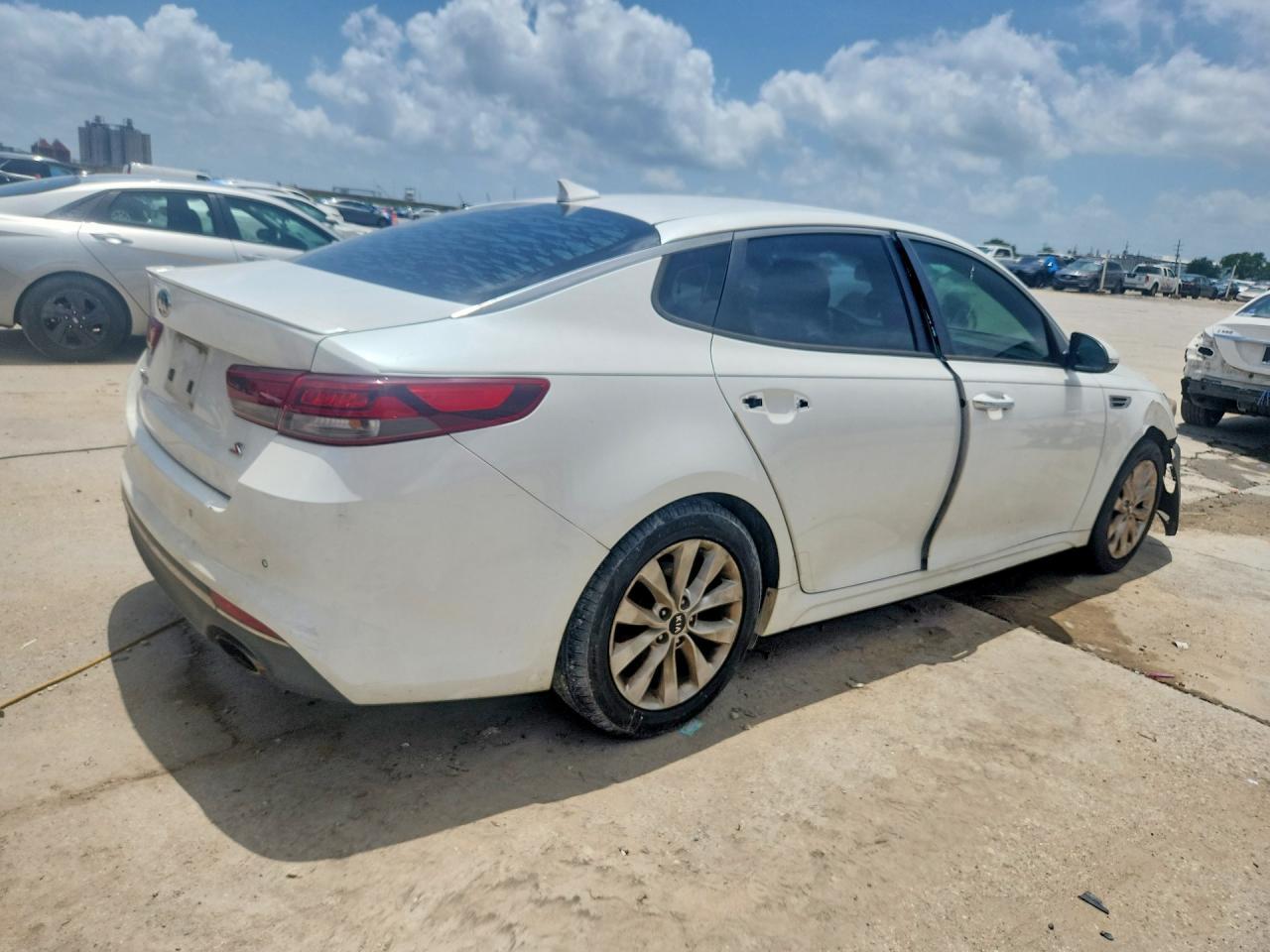 2018 Kia Optima S - Фото 3