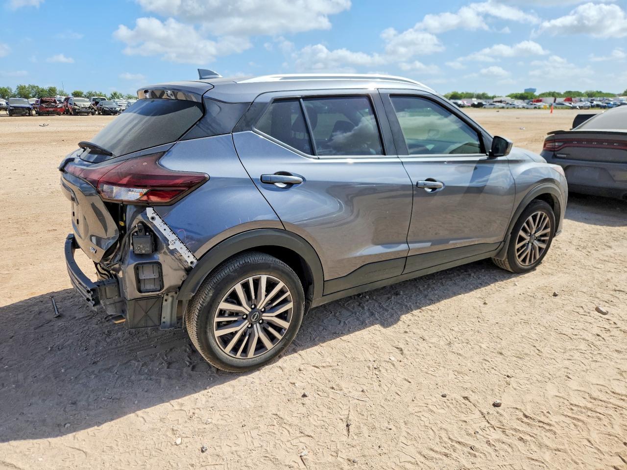 2023 Nissan Kicks Sv - Image 3