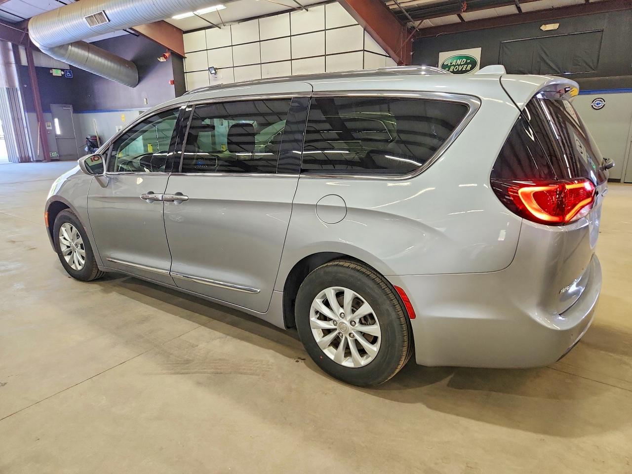 2019 Chrysler Pacifica Touring L - Image 2