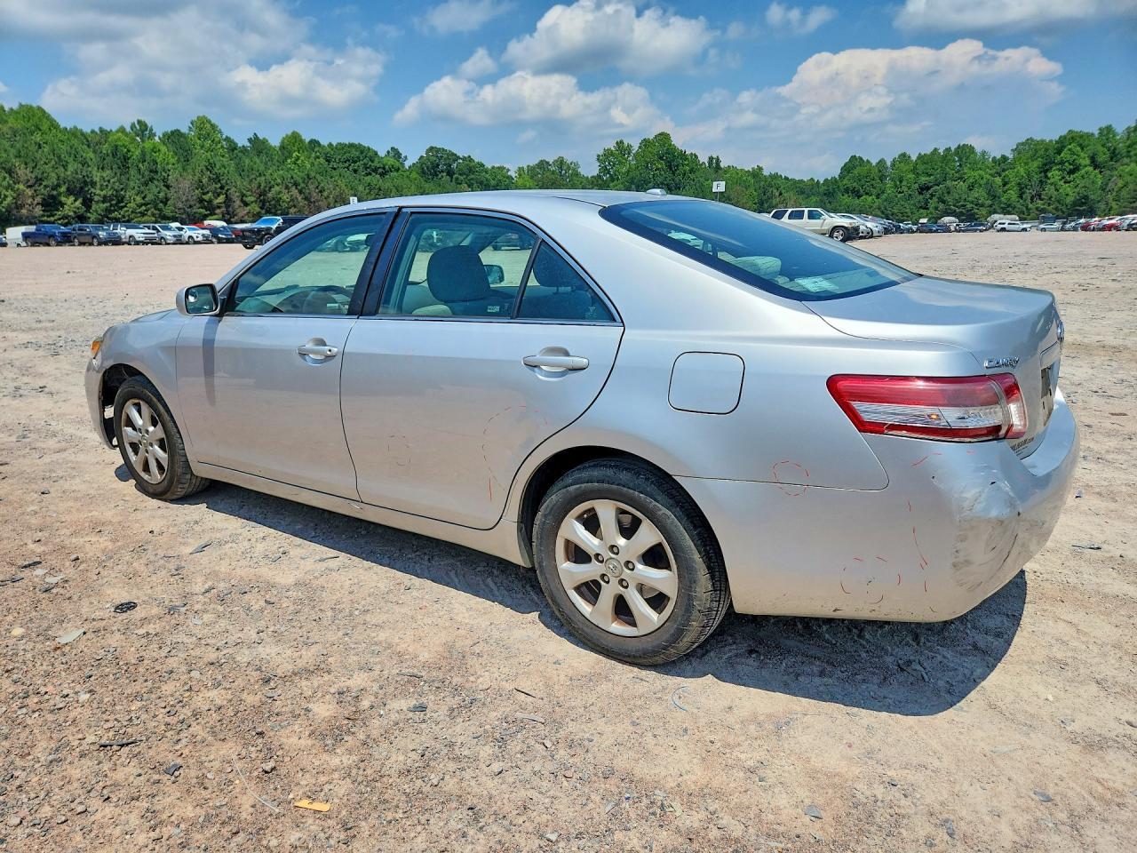 2011 Toyota Camry Le - Фото 2