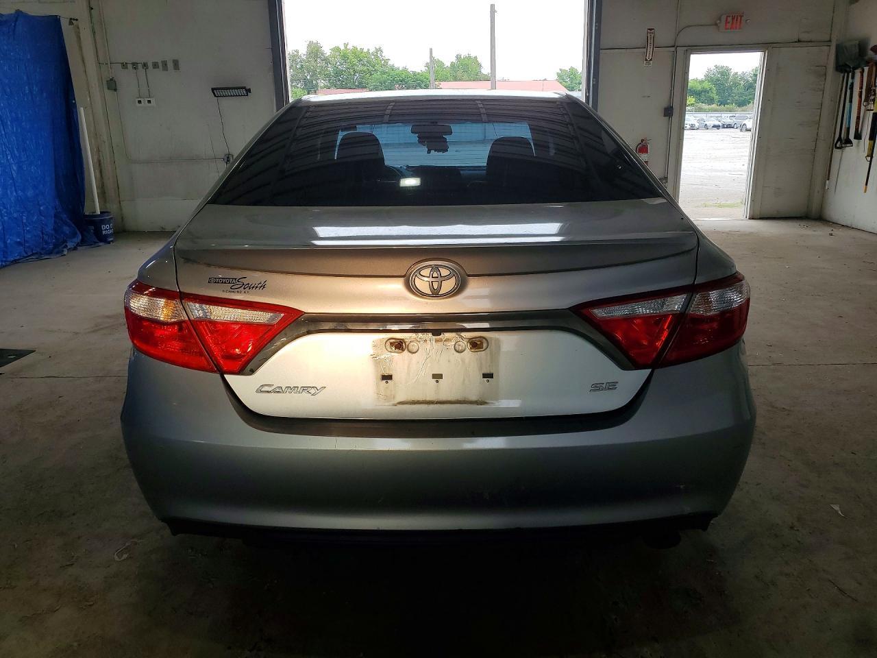2016 Toyota Camry Se - Фото 6