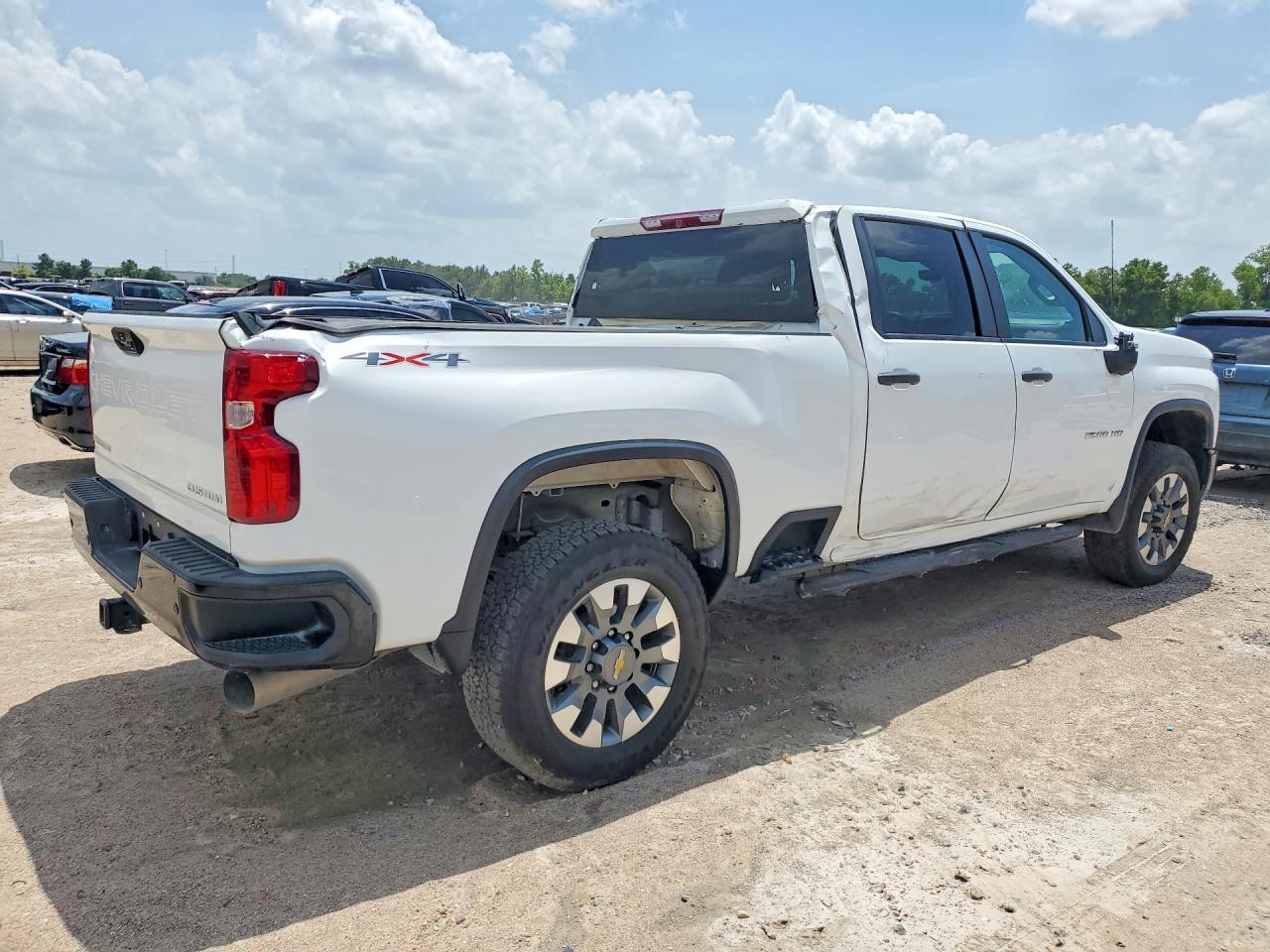 2024 Chevrolet Silverado K2500 Custom - Фото 3