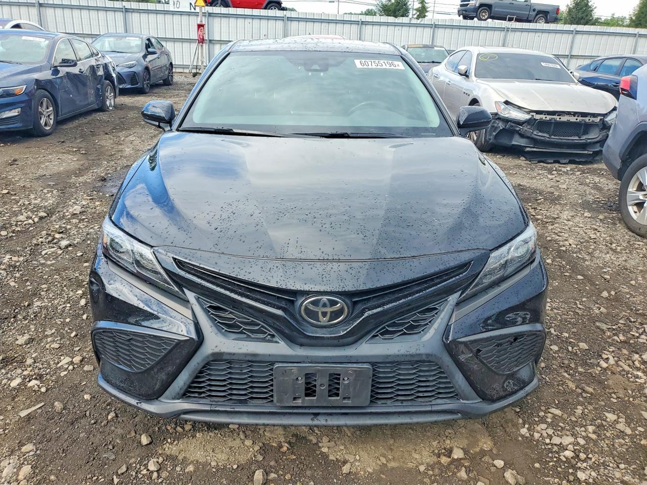 2021 Toyota Camry Se - Фото 5