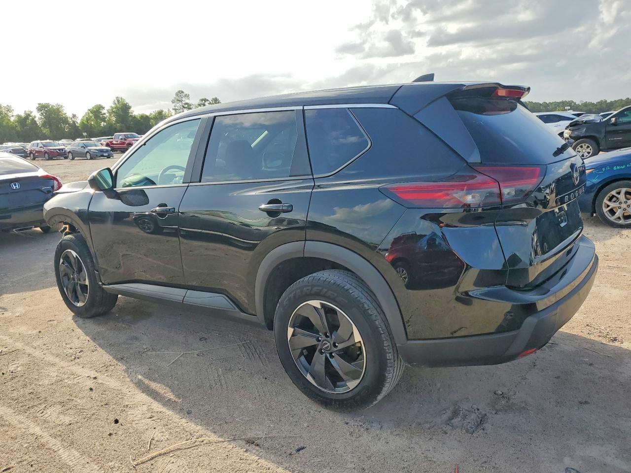2025 Nissan Rogue Sv - Image 2