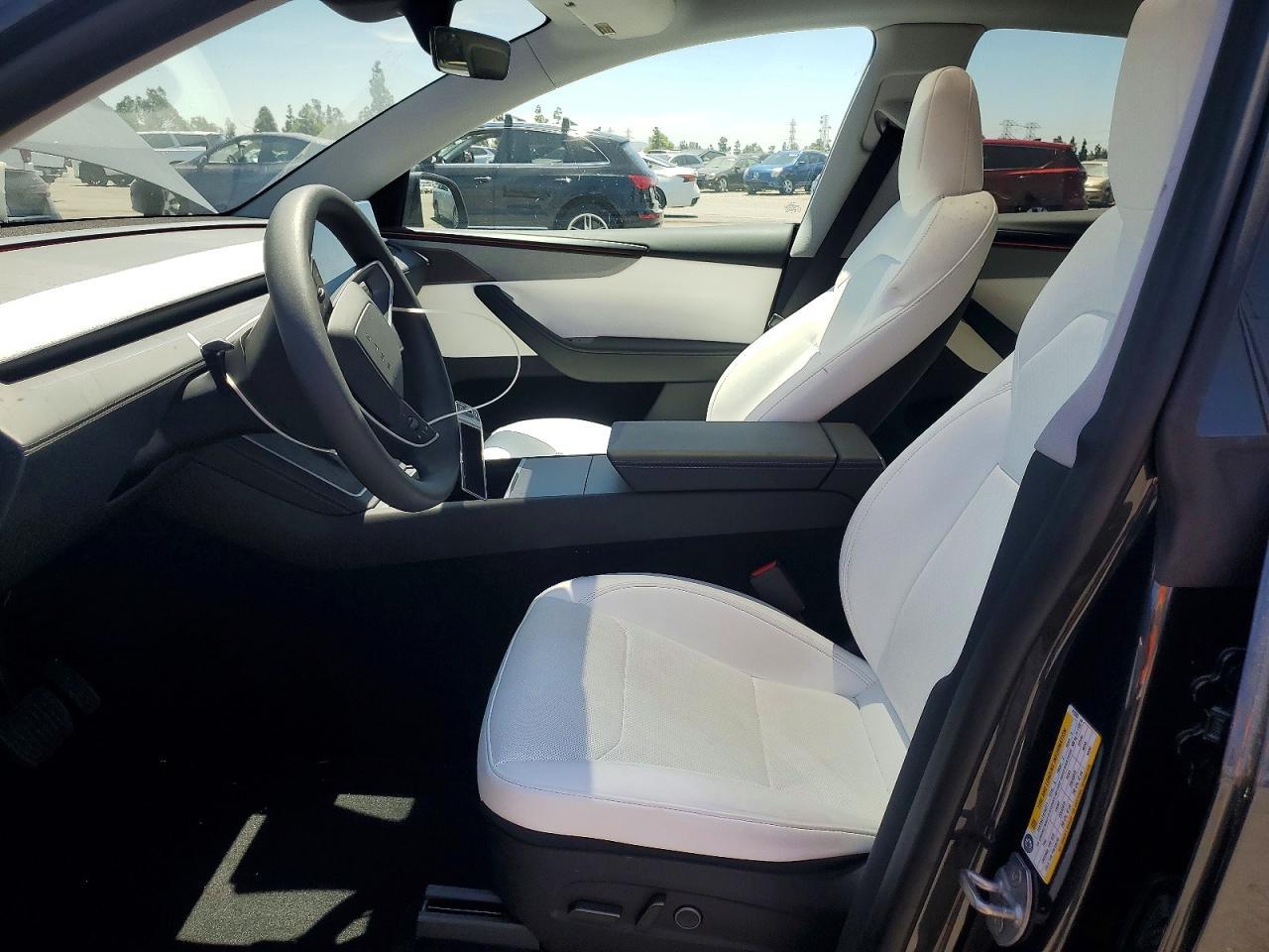 2026 Tesla Model Y - Image 7