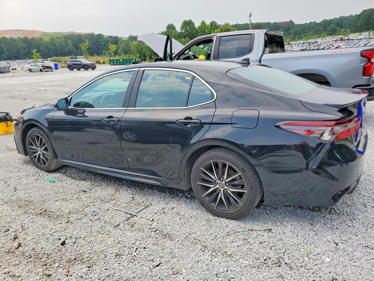 2024 Toyota Camry Se - Image 2