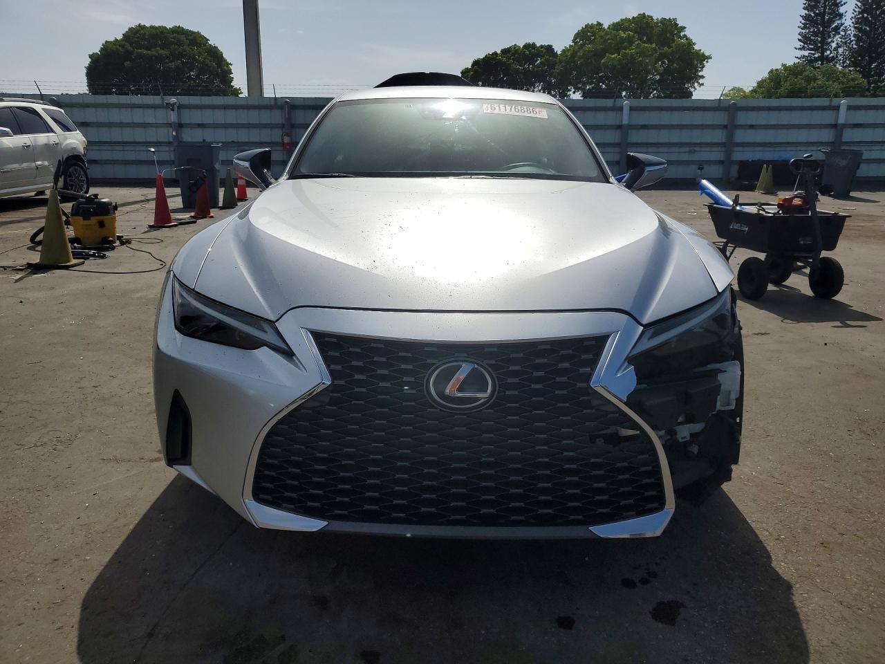 2021 Lexus Is 300 - Image 5