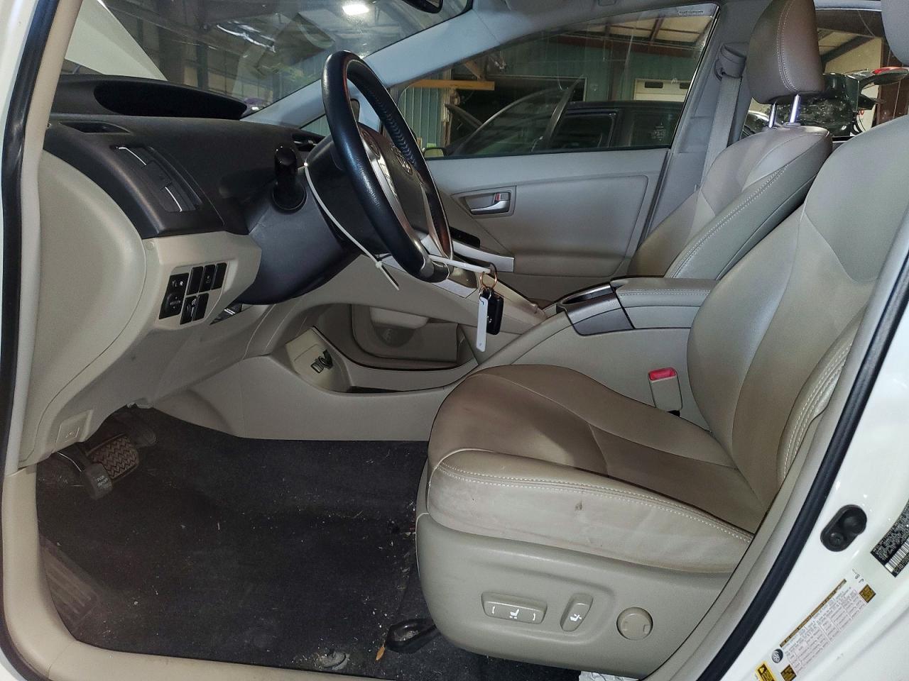 2013 Toyota Prius Four - Image 7