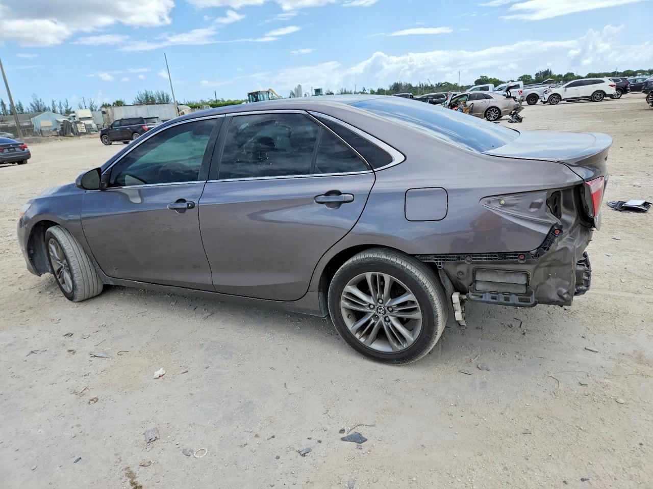 2017 Toyota Camry Se - Фото 2
