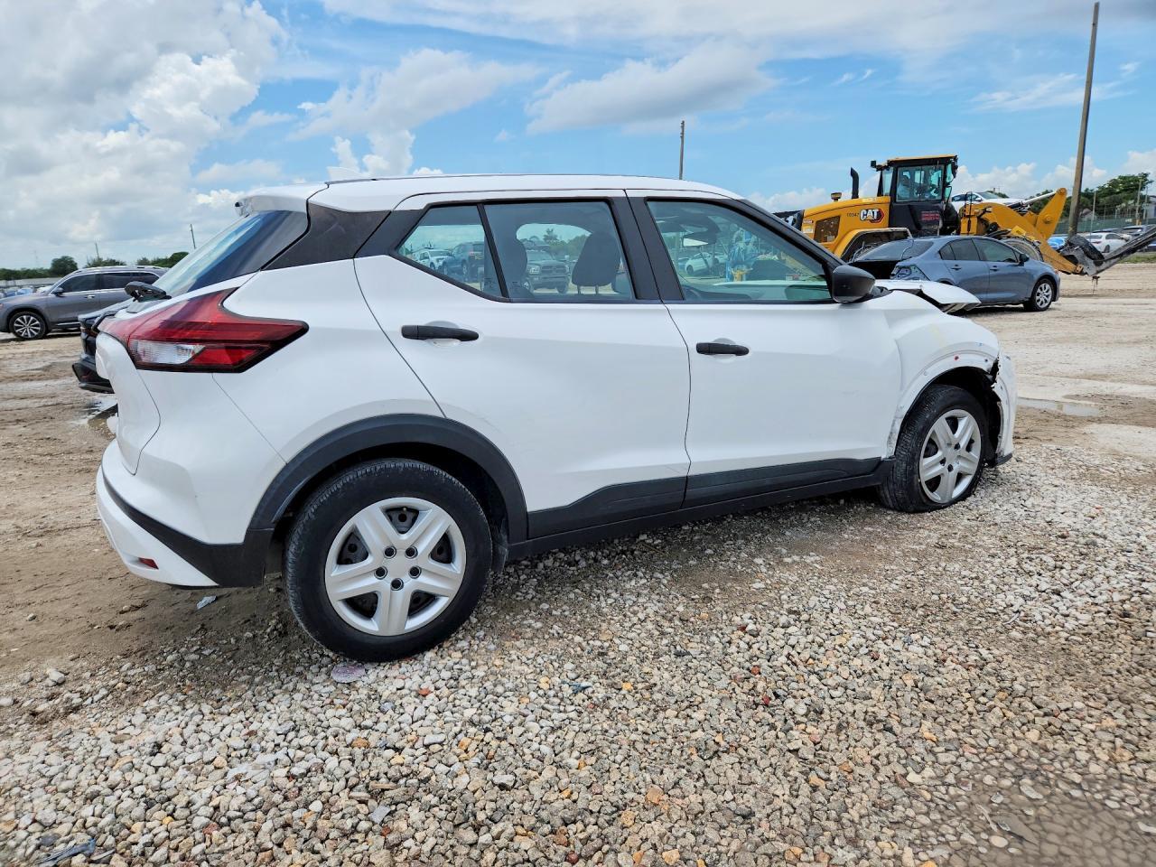 2022 Nissan Kicks S - Фото 3