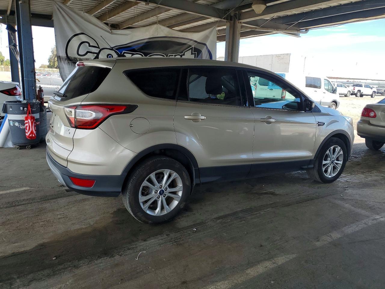 2017 Ford Escape Se - Фото 3