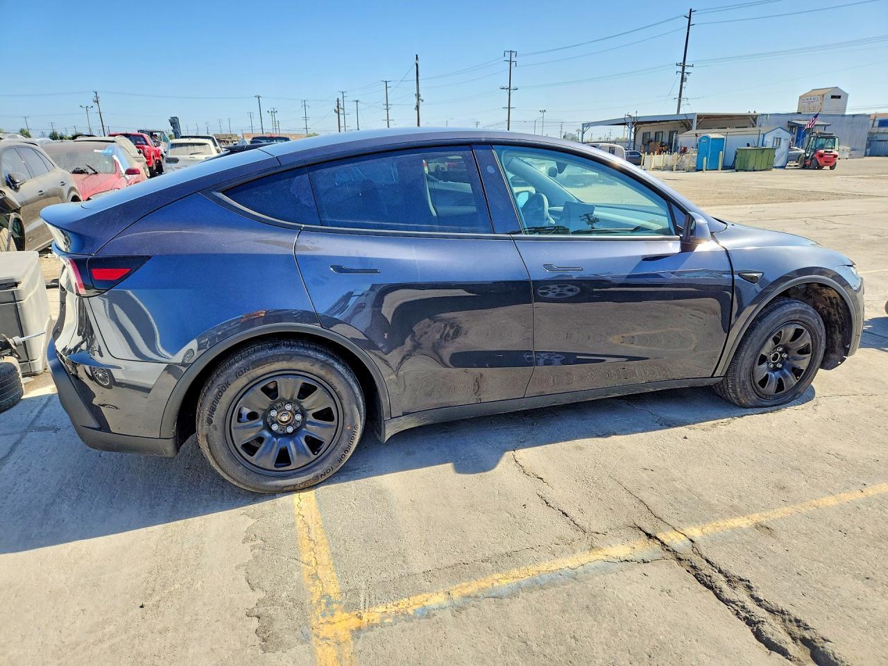 2026 Tesla Model Y - Фото 3