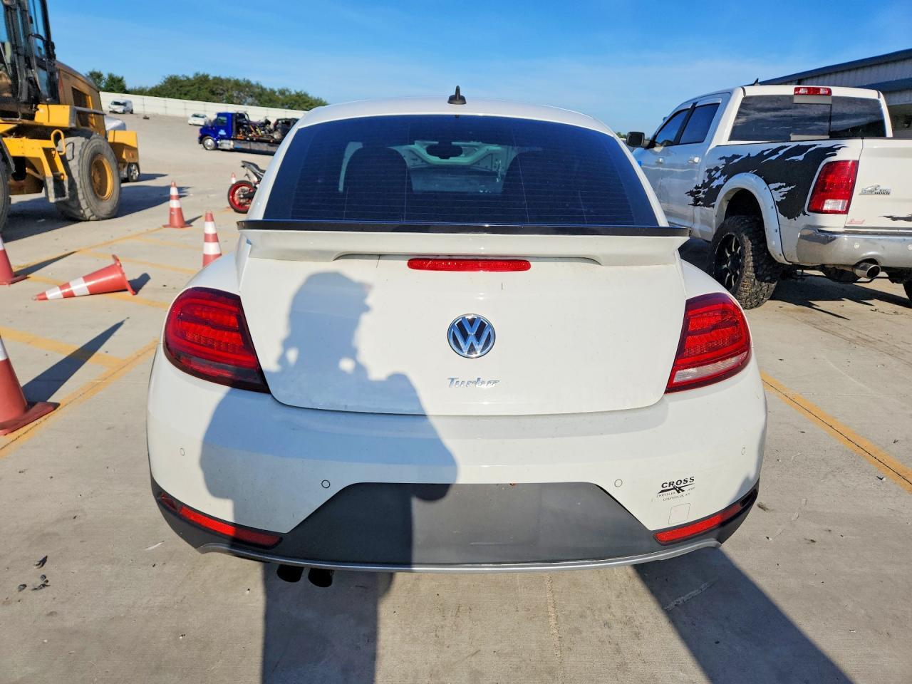 2016 Volkswagen Beetle Dune - Image 6