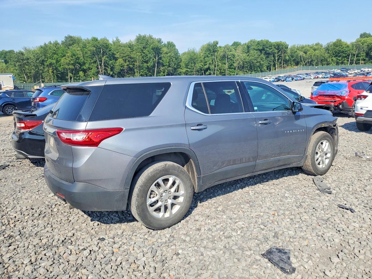 2020 Chevrolet Traverse Ls - Image 3