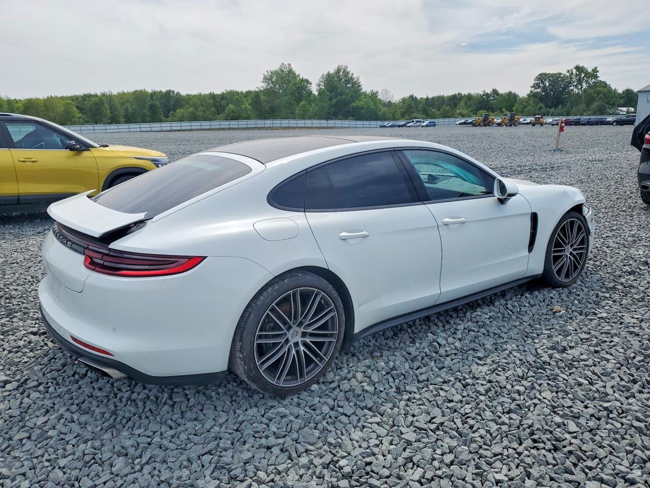 2018 Porsche Panamera 4 - Image 3