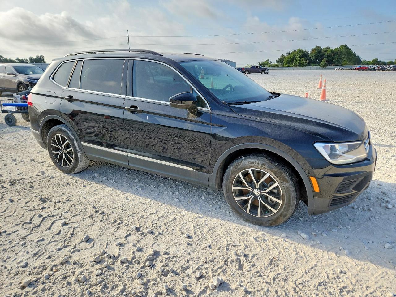 2021 Volkswagen Tiguan Se - Фото 4