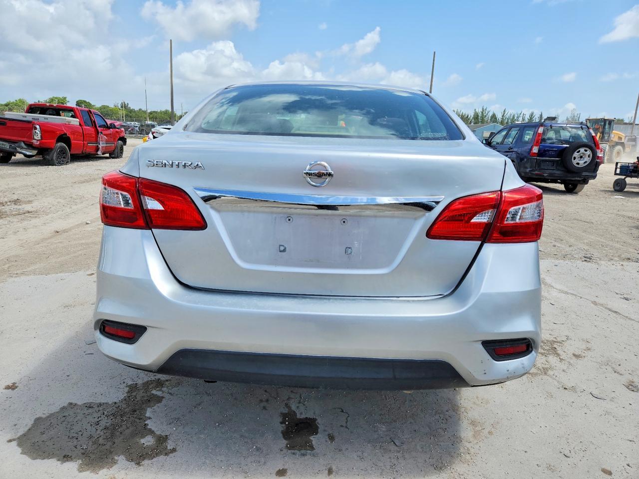 2017 Nissan Sentra S - Фото 6