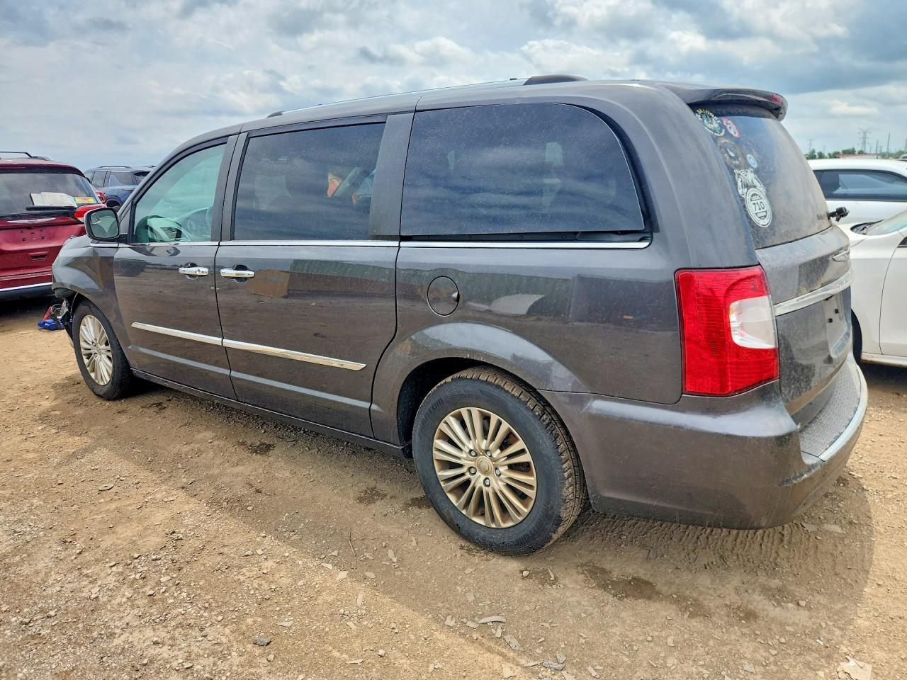 2015 Chrysler Town & Country Limited Platinum - Фото 2