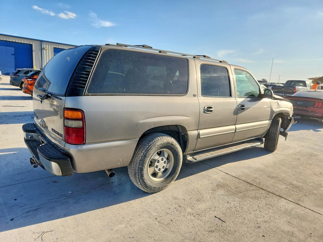2002 Chevrolet Suburban K1500 - Фото 3