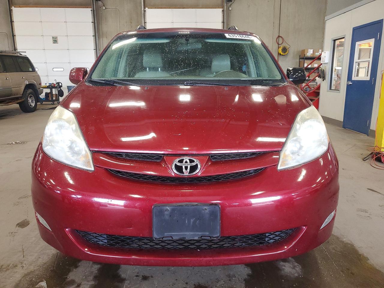 2010 Toyota Sienna Xle - Фото 5