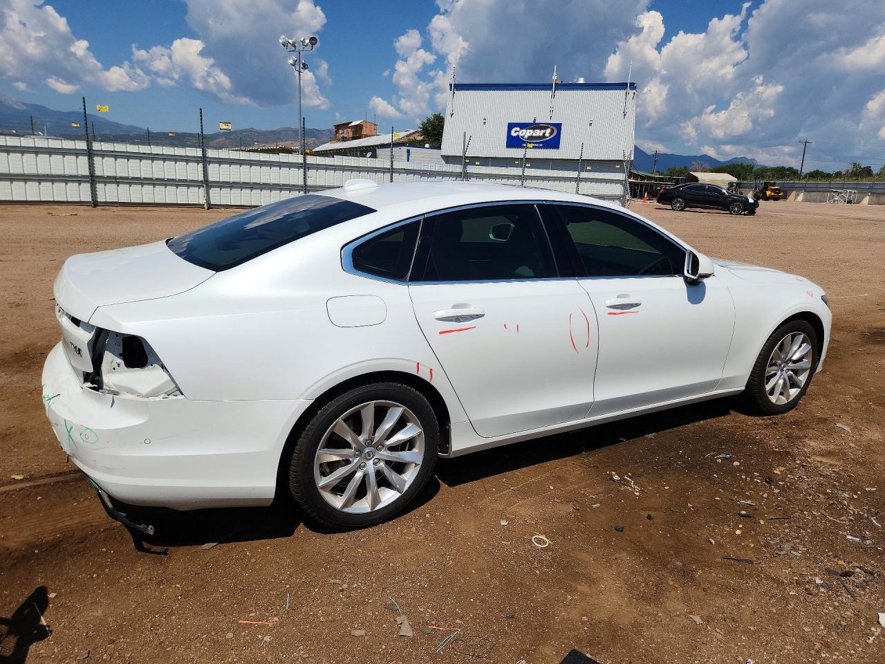 2017 Volvo S90 T6 Momentum - Фото 3