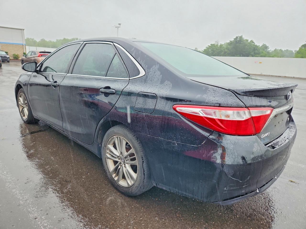 2016 Toyota Camry Se - Фото 2